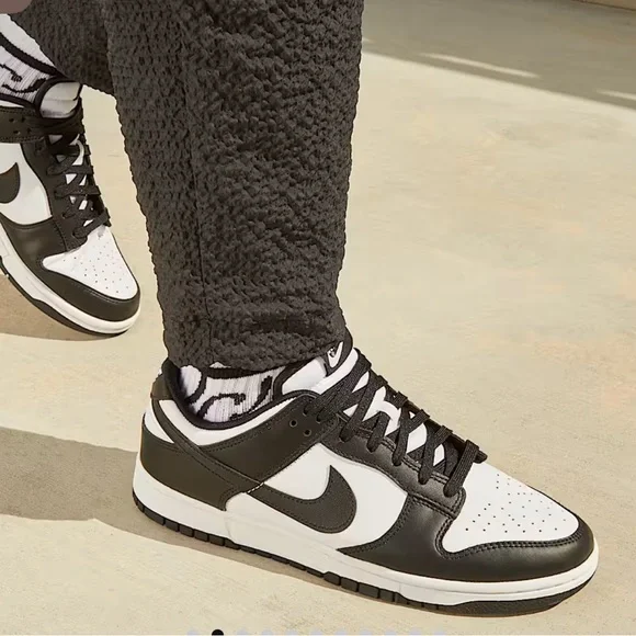 NWT Men’s Nike Classic Black and White Dunk Low Retro Sneakers - Picture 2 of 10